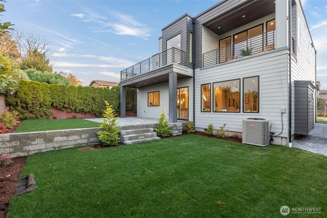 904 N 33rd Place, Renton, WA 98056