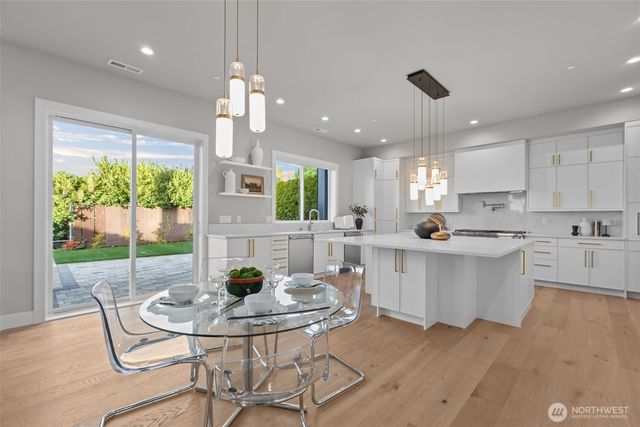 904 N 33rd Place, Renton, WA 98056