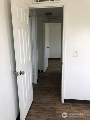 20996 SE RD 2, Warden, WA 98857