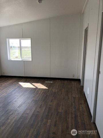 20996 SE RD 2, Warden, WA 98857