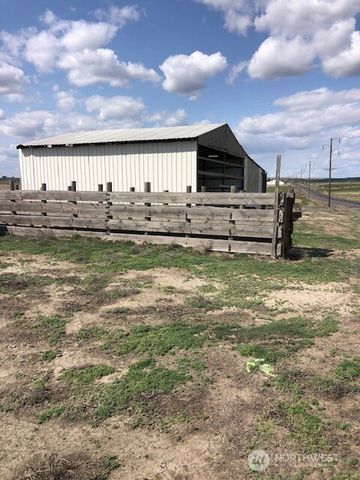 20996 SE RD 2, Warden, WA 98857