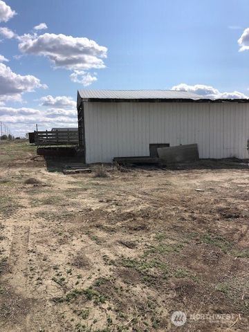 20996 SE RD 2, Warden, WA 98857