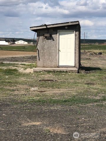 20996 SE RD 2, Warden, WA 98857