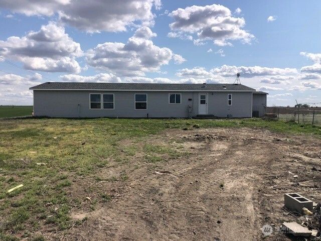 20996 SE RD 2, Warden, WA 98857