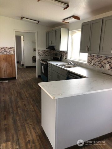 20996 SE RD 2, Warden, WA 98857