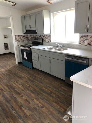 20996 SE RD 2, Warden, WA 98857