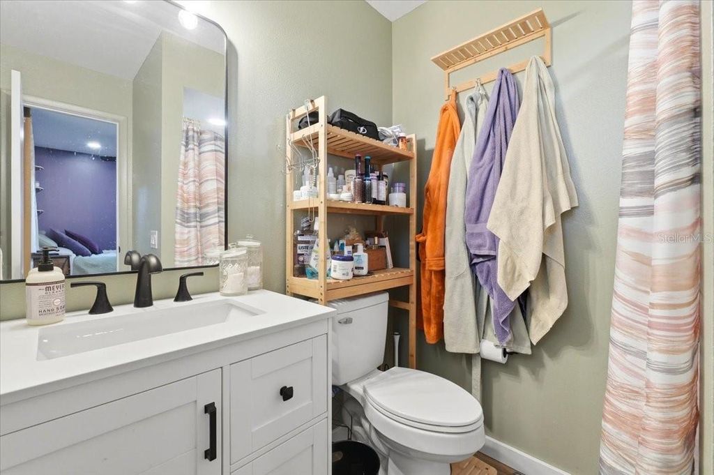 Image 14 of property listing at 215 CARLA ANN COURT, Auburndale, FL 33823