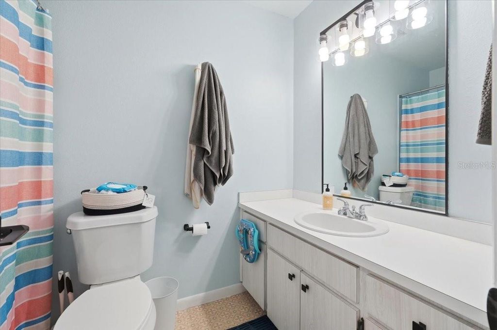 Image 17 of property listing at 215 CARLA ANN COURT, Auburndale, FL 33823