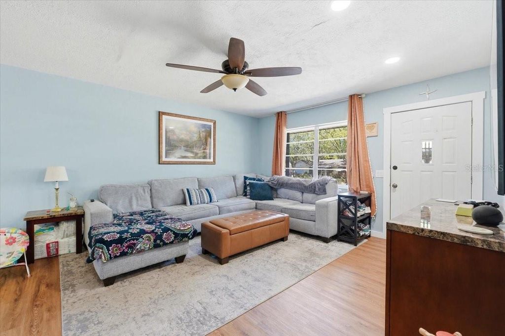 Image 3 of property listing at 215 CARLA ANN COURT, Auburndale, FL 33823
