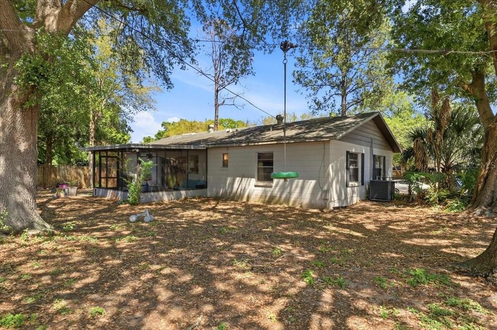 Image 25 of property listing at 215 CARLA ANN COURT, Auburndale, FL 33823