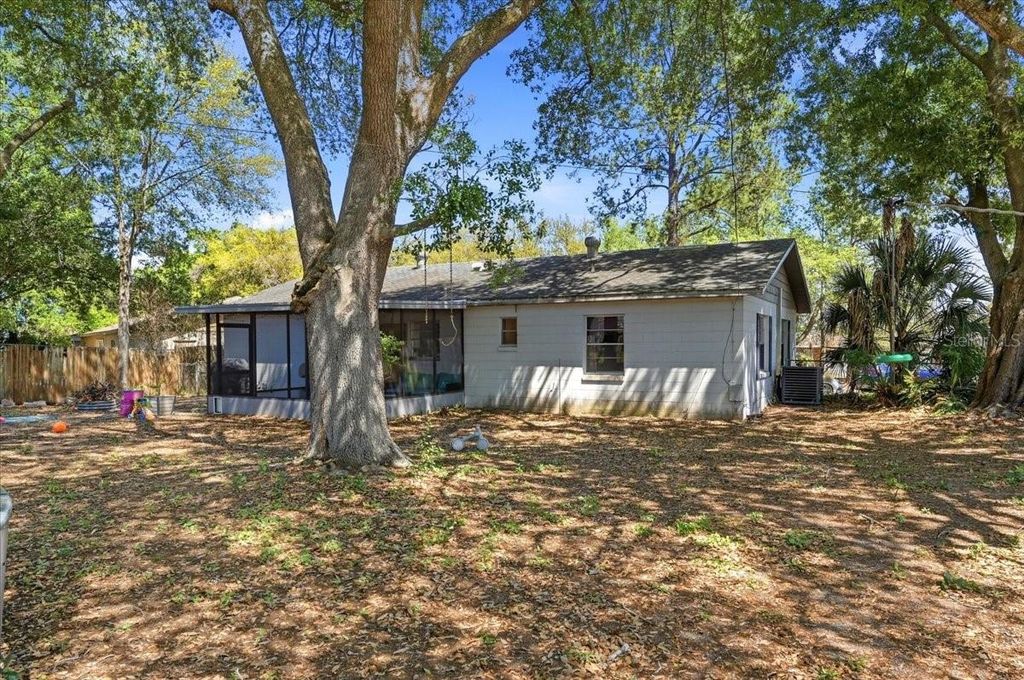 Image 26 of property listing at 215 CARLA ANN COURT, Auburndale, FL 33823