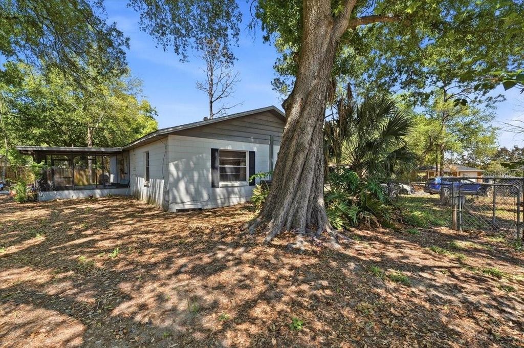 Image 27 of property listing at 215 CARLA ANN COURT, Auburndale, FL 33823