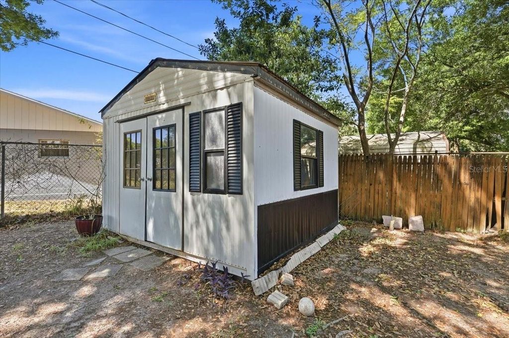 Image 32 of property listing at 215 CARLA ANN COURT, Auburndale, FL 33823