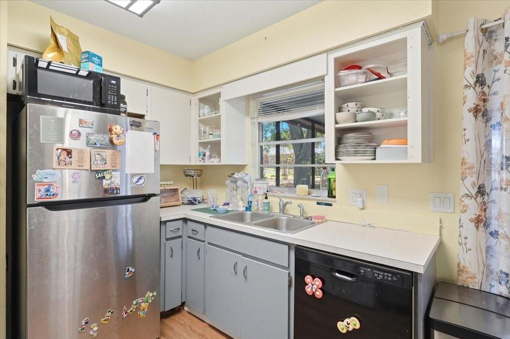 Image 5 of property listing at 215 CARLA ANN COURT, Auburndale, FL 33823