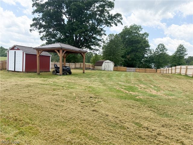 2807 Warren Burton Road, Southington, OH 44470