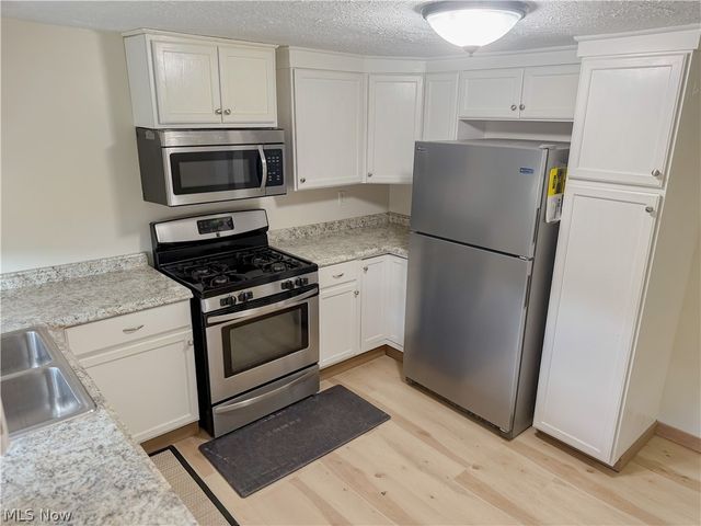 2807 Warren Burton Road, Southington, OH 44470