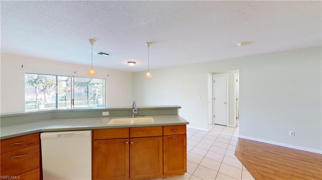 Image 16 of property listing at 3819 SE 12th AVE, Cape Coral, FL 33904