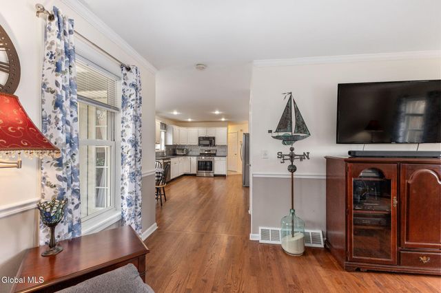 32 Bancker Avenue, Glenville, NY 12302