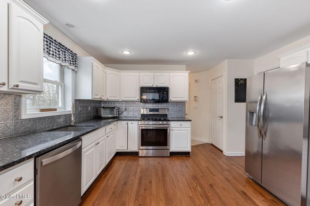 32 Bancker Avenue, Glenville, NY 12302