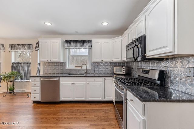 32 Bancker Avenue, Glenville, NY 12302