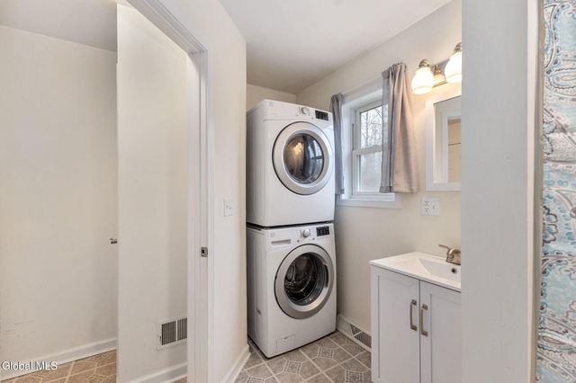 32 Bancker Avenue, Glenville, NY 12302