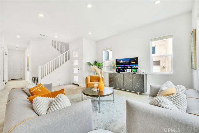 141 Sawbuck, Irvine, CA 92618