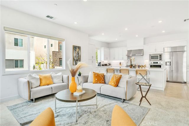 141 Sawbuck, Irvine, CA 92618