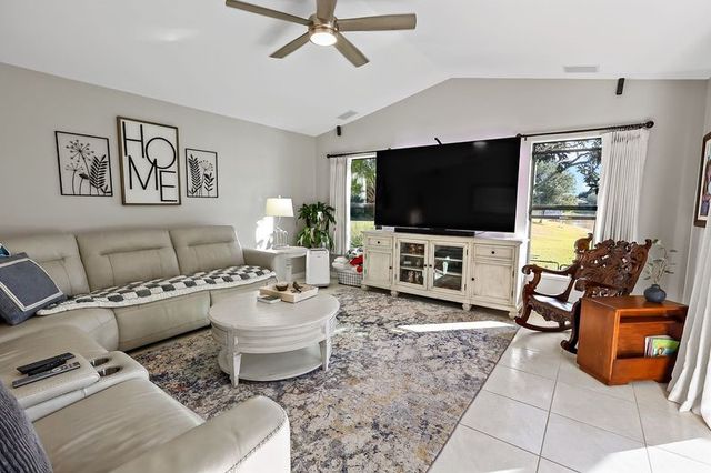 714 W Fischer Circle, Sebastian, FL 32958