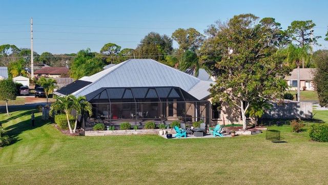 714 W Fischer Circle, Sebastian, FL 32958