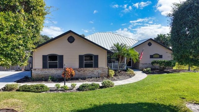 714 W Fischer Circle, Sebastian, FL 32958