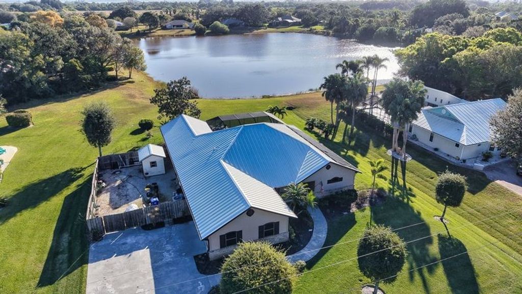 714 W Fischer Circle, Sebastian, FL 32958
