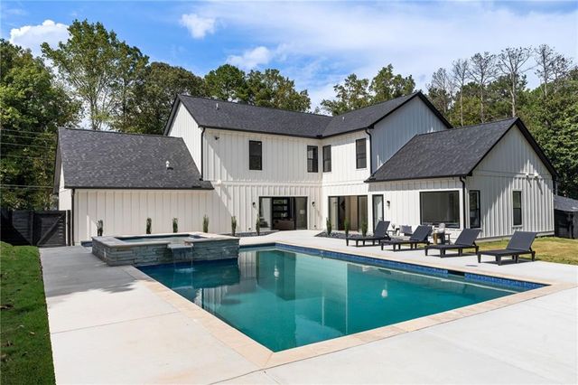 605 Hunnicutt SE Road, Mableton, GA 30126