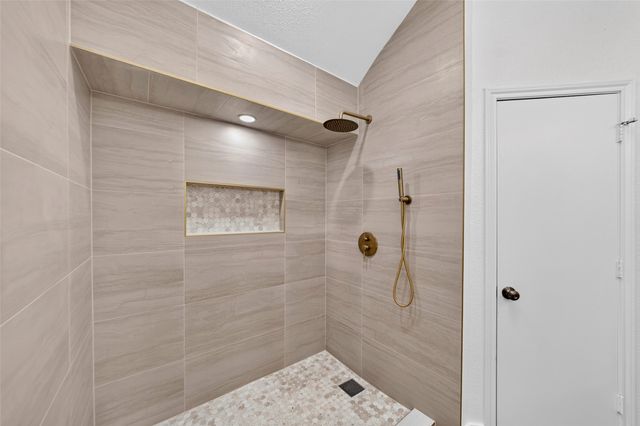 1924 Vera Cruz Drive, Carrollton, TX 75010