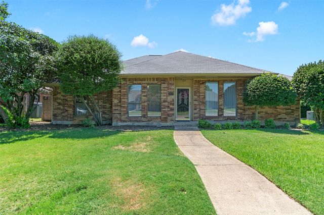 1924 Vera Cruz Drive, Carrollton, TX 75010
