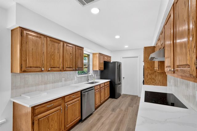 1924 Vera Cruz Drive, Carrollton, TX 75010