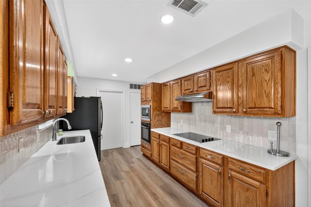 1924 Vera Cruz Drive, Carrollton, TX 75010