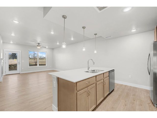 265 High Point Dr 103, Longmont, CO 80504