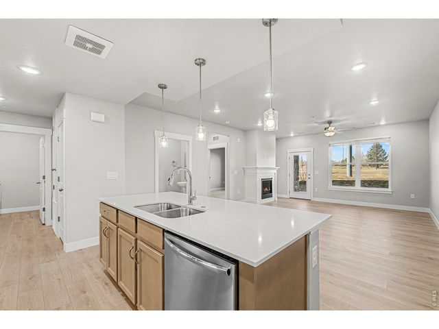 265 High Point Dr 103, Longmont, CO 80504