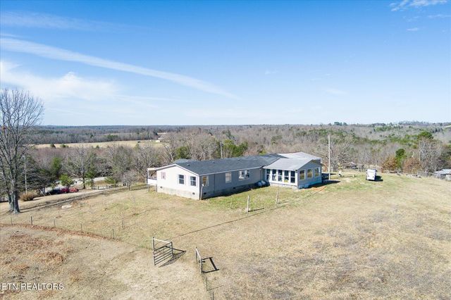 102 Flat Rock Rd, Deer Lodge, TN 37726