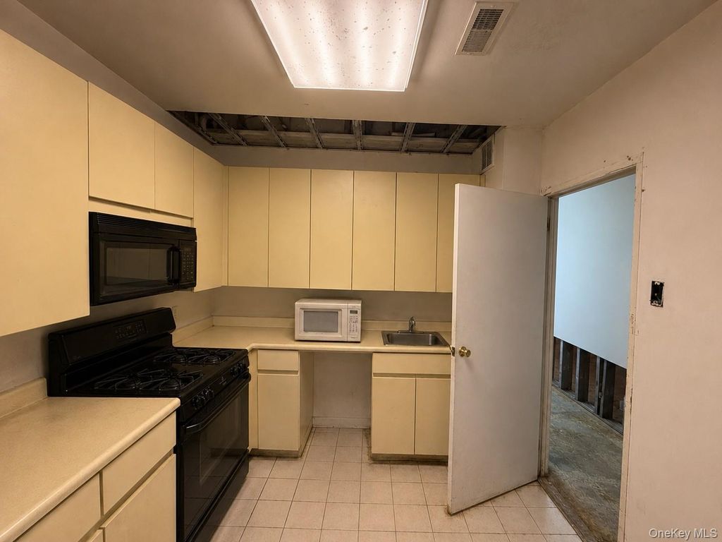 572 Louisiana Avenue 1, Brooklyn, NY 11239 — photo 5