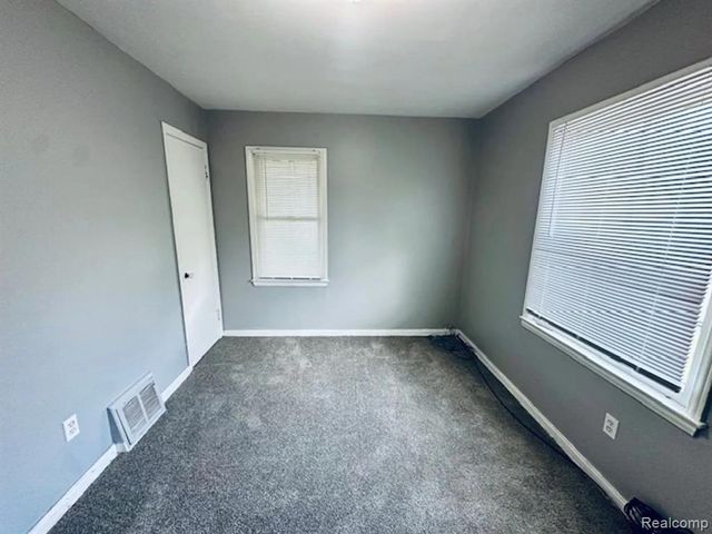 9213 Plainview Avenue, Detroit, MI 48228