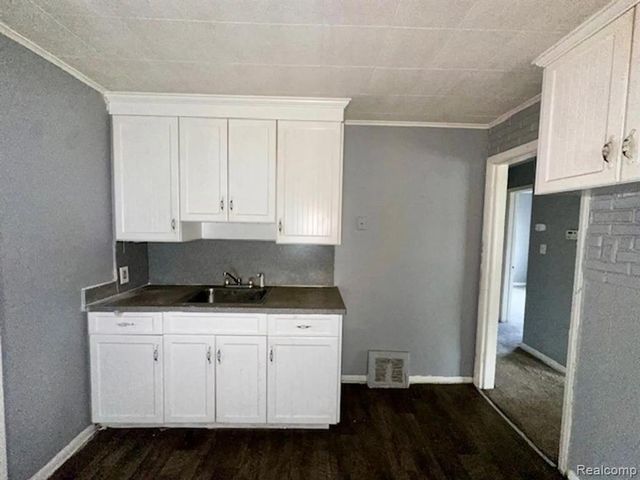 9213 Plainview Avenue, Detroit, MI 48228