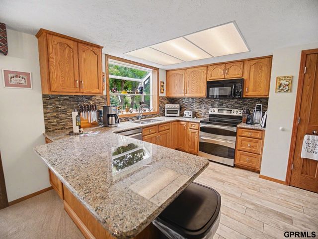 9202 Adams Street, Omaha, NE 68127