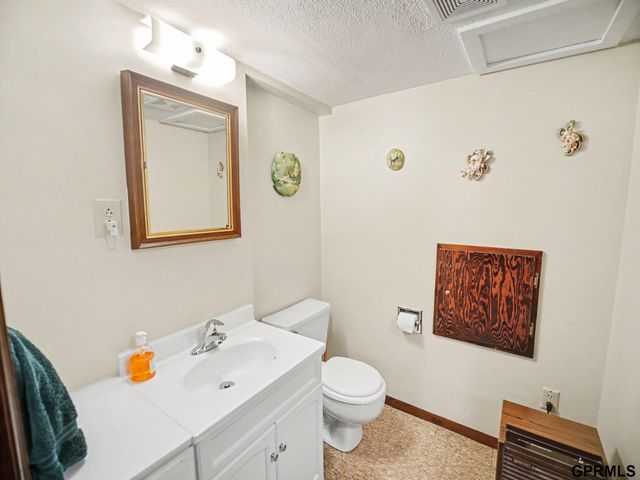 9202 Adams Street, Omaha, NE 68127