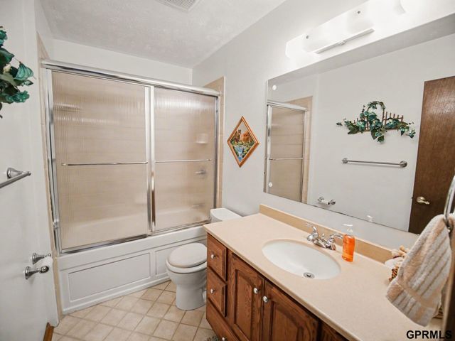 9202 Adams Street, Omaha, NE 68127