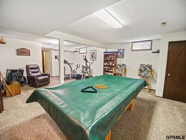 9202 Adams Street, Omaha, NE 68127