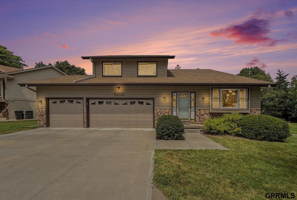 9202 Adams Street, Omaha, NE 68127