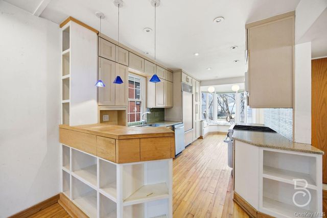 94-11 70th Avenue, Forest Hills, NY 11375