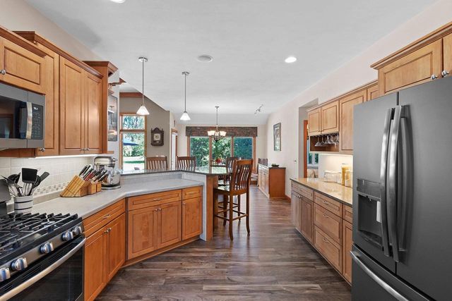 1900 E ORCHARD BLOSSOM DRIVE, Appleton, WI 54915
