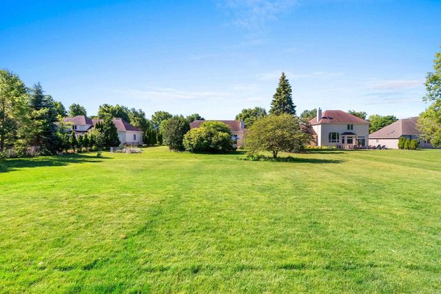 1900 E ORCHARD BLOSSOM DRIVE, Appleton, WI 54915